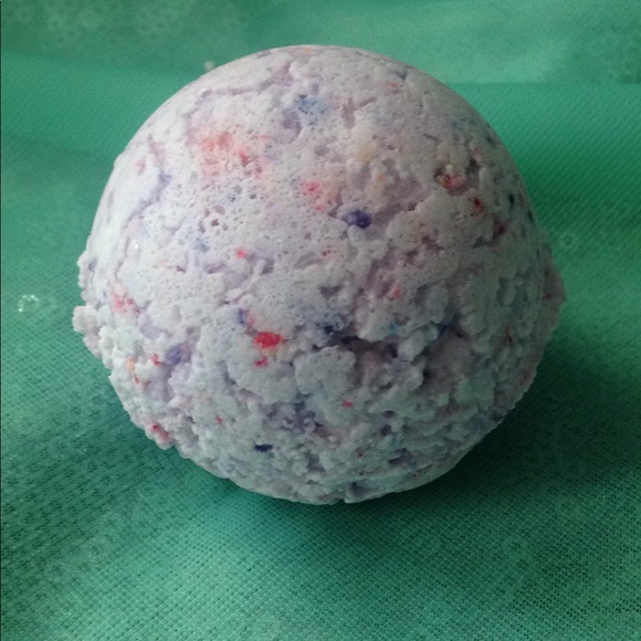 Hand Crafted Other - 6pc Custom Handmade Medium Bath Bombs